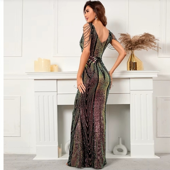 Stunning Metallic Evening Dress with Sequin Detail - Picture 4 of 16